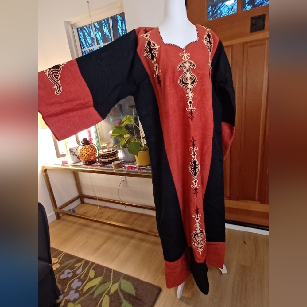 Crazy cool, well-made vintage kaftan with graphic embroidery - Picture 6 of 7